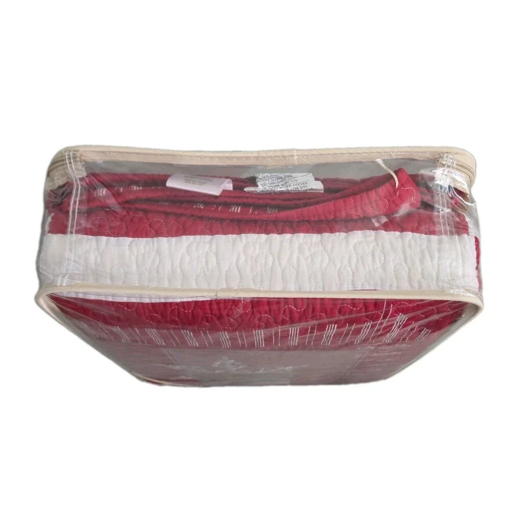 NIP Full/Queen Home Classics NICHOLAS Quilt Holiday Collection Red & white 90x95